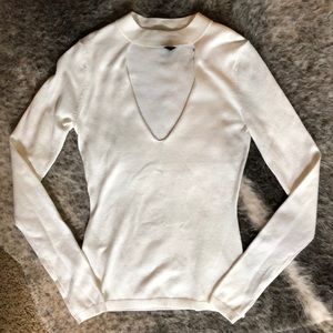 🆕 White V-Neck Ivory Choker Sweater